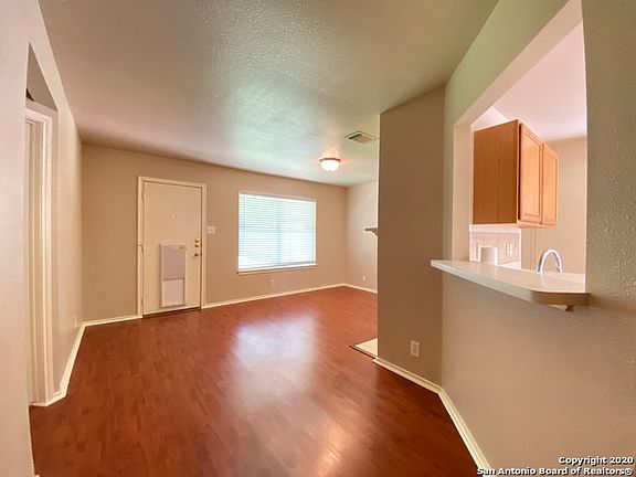 4th image of 9207 Encino Vlg