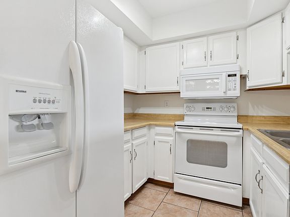 4th image of 540 N May St Unit 3145