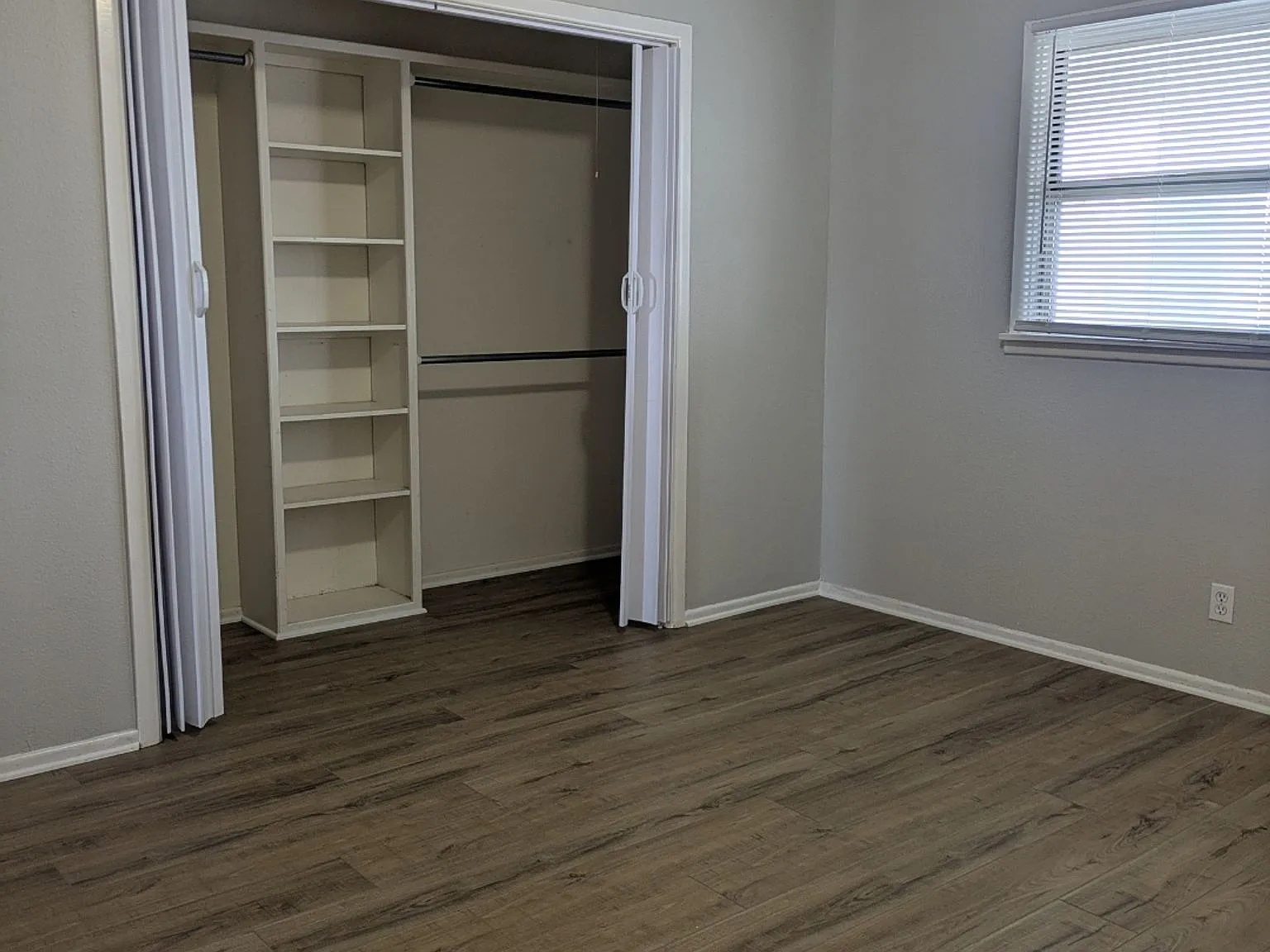 Littlefield Townhomes - $499 total to move into a 2-bedroom, 1.5-bath townhome. Limited-time offer. — Photo 3