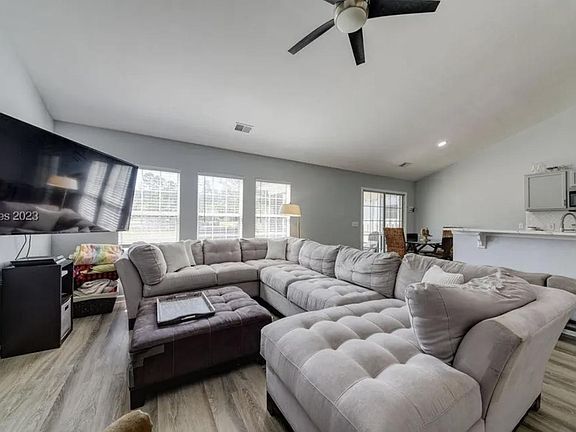 2nd image of 13 Spruce Ct