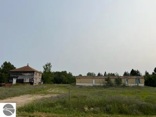 4370 E 28th Rd, Cadillac, MI 49601