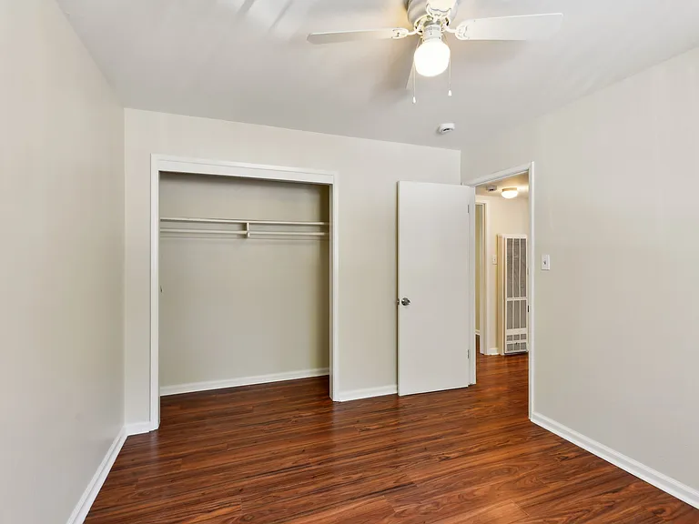 ROCKINGHAM APARTMENTS — Photo 36