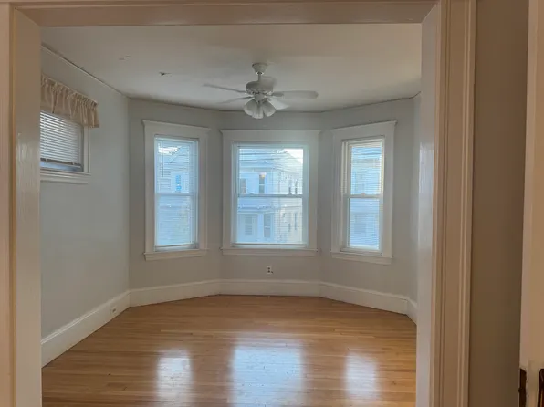 129 North St #1, Somerville, MA 02144
