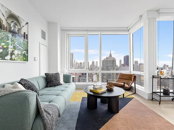 555 38th St, New York, NY