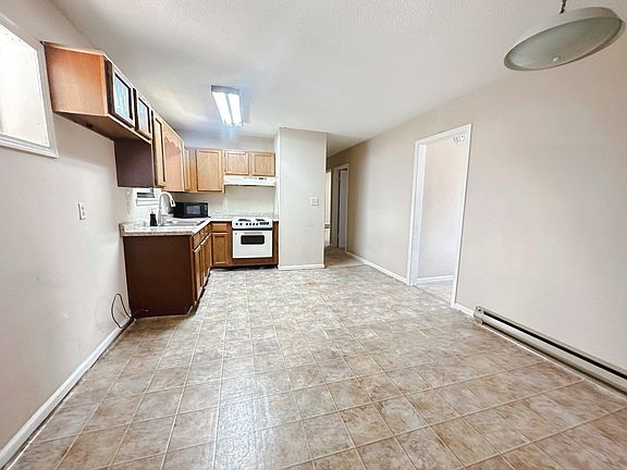 3rd image of 372 Hilltop Dr