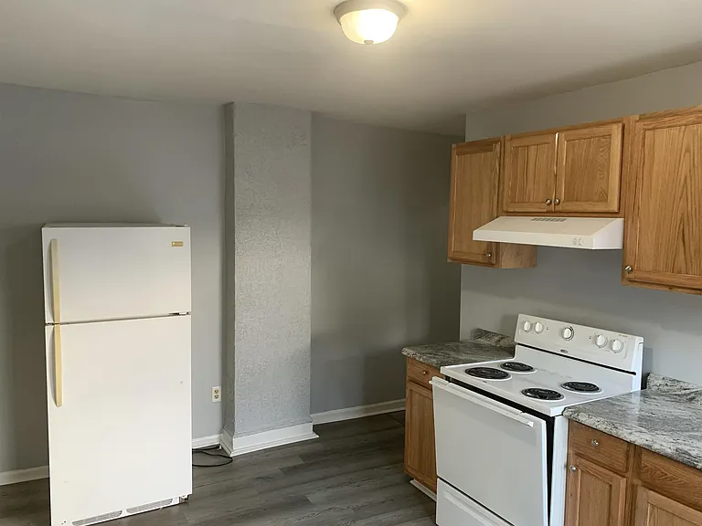 323 Porter Ave — Photo 7
