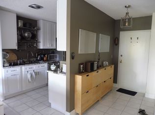 1060 N Farnsworth Ave APT 1402, Aurora, IL 60505