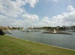 25 Waterford Oaks Ln, Kemah, TX 77565