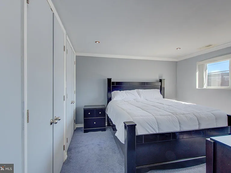 1119 W Master St — Photo 13