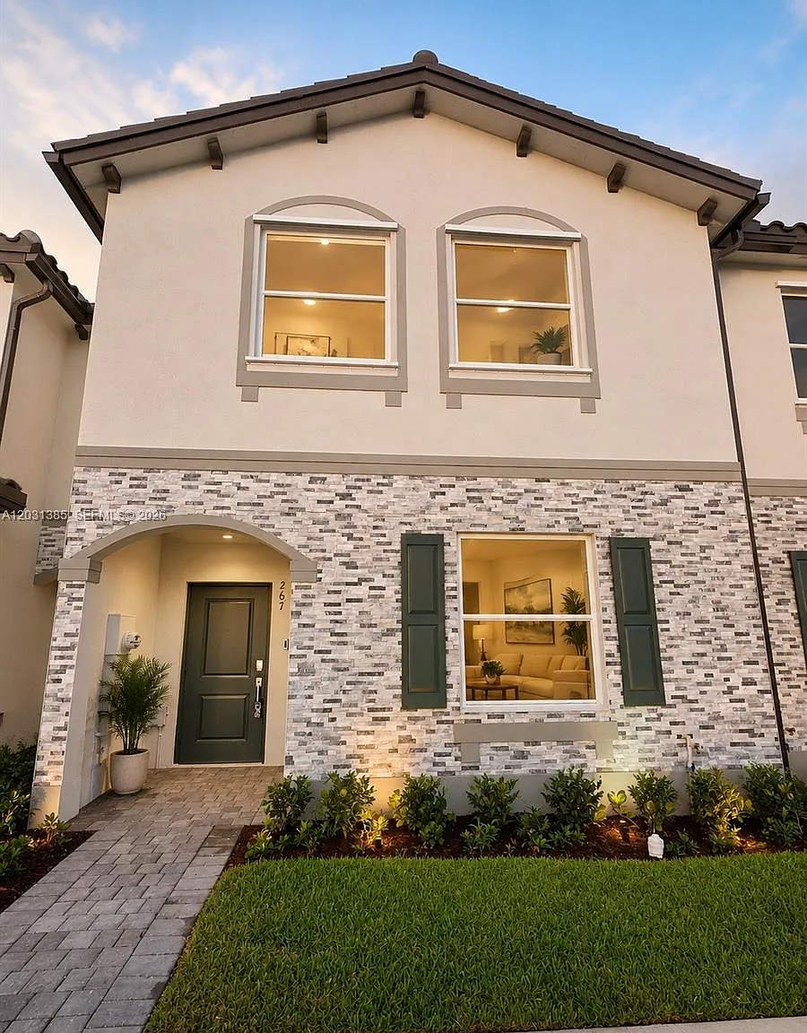 4 bed, 3.0 bath, $2,900 — Photo 1