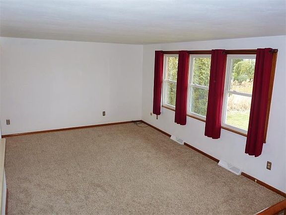 3rd image of 251 Parkwood Cir