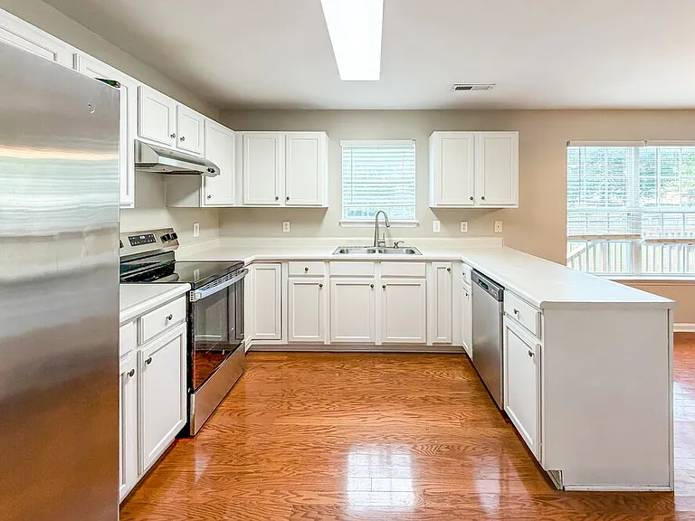 1864 Devon Dr — Photo 8