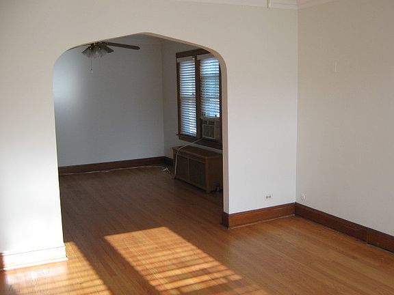 4th image of 5847 N Merrimac Ave #2