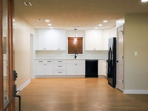 3rd image of 1300 Sunny Dr