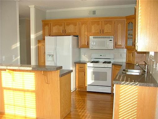 4th image of 108 Broadmoor Dr