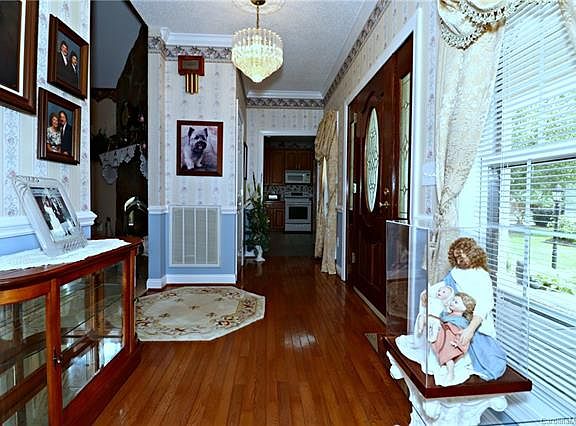 5th image of 2137 Glenwood St