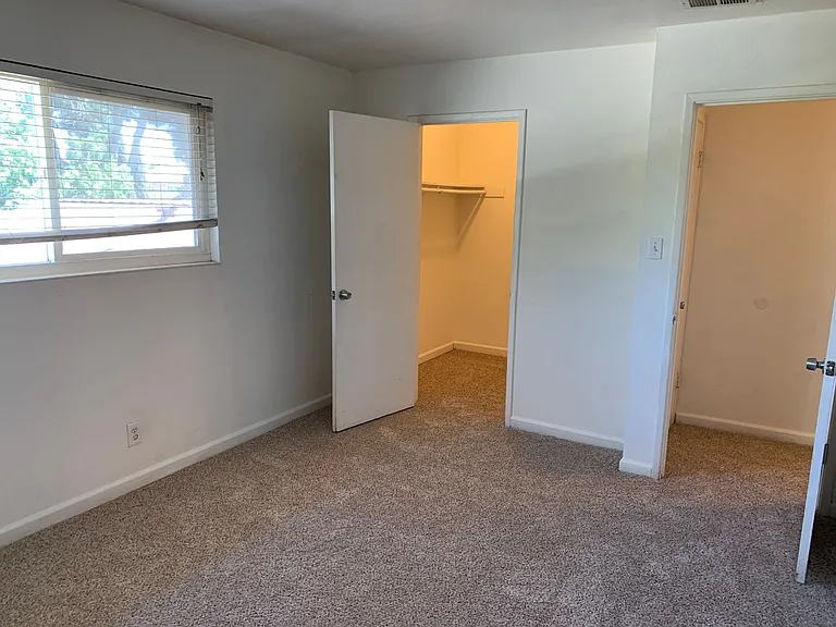 2106 Peppertree Way #3 — Photo 9