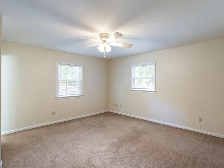 106 Rowe Dr — Photo 18