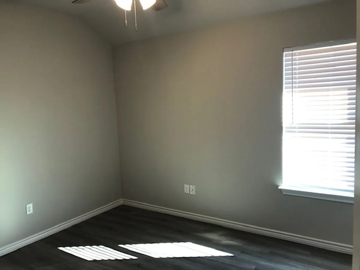 Building Photo - 6045 Jennings Dr