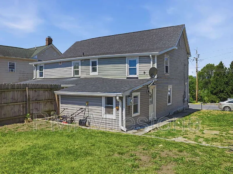 116 S High St — Photo 20