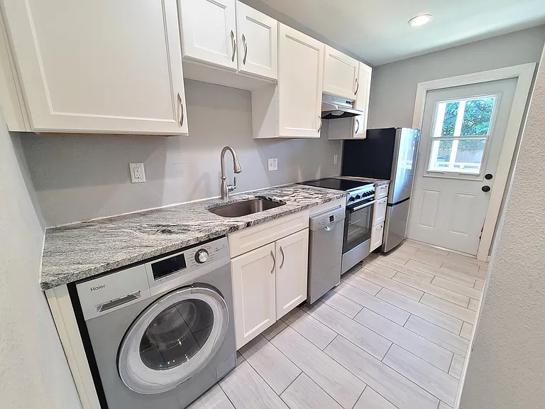 1720 W Hills Ave #1 — Photo 12