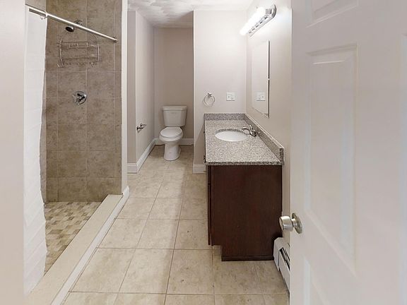 4th image of 87 Pembroke Ave #2