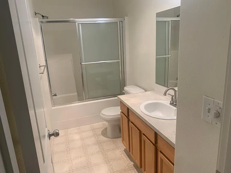910 NW Wade St #2 — Photo 6