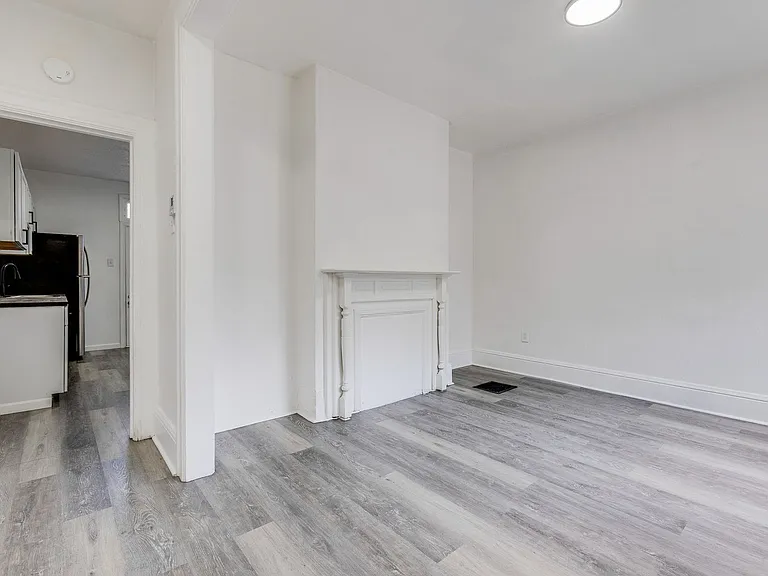 949 Freeland St — Photo 1