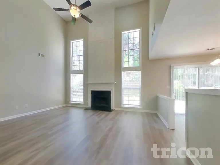 411 Yarrow Way — Photo 2