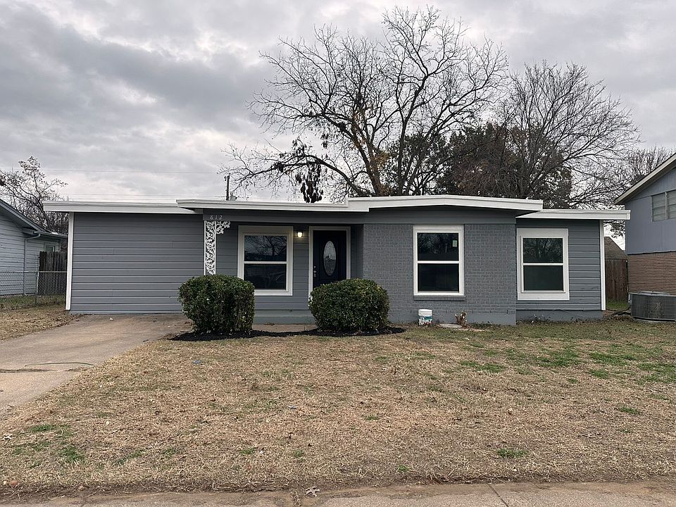 1st image of 812 Russell Ln