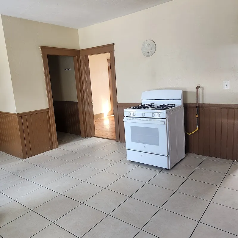 3 bed, $2,200 — Photo 2
