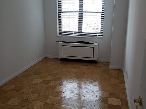3rd image of 200 E 72nd St APT 25D