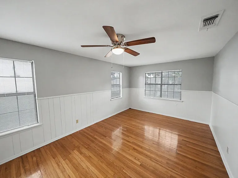 12715 Middle Ln — Photo 16