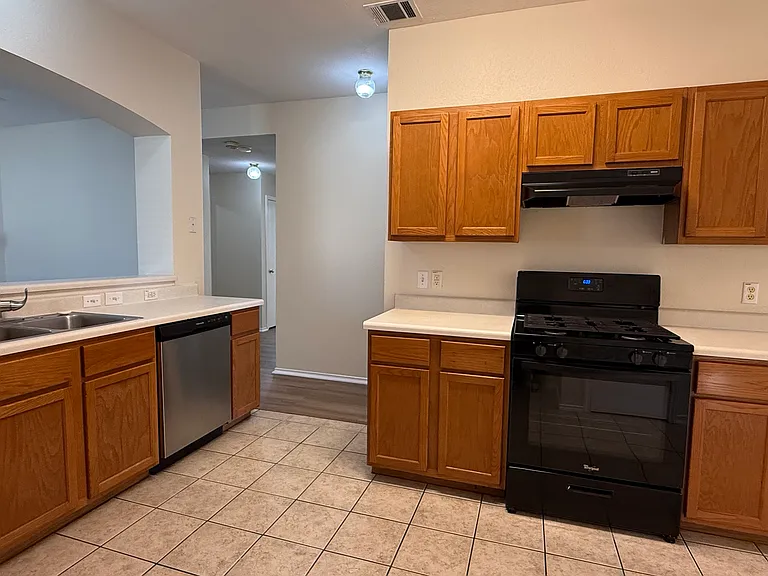 311 McCarthur Dr — Photo 11