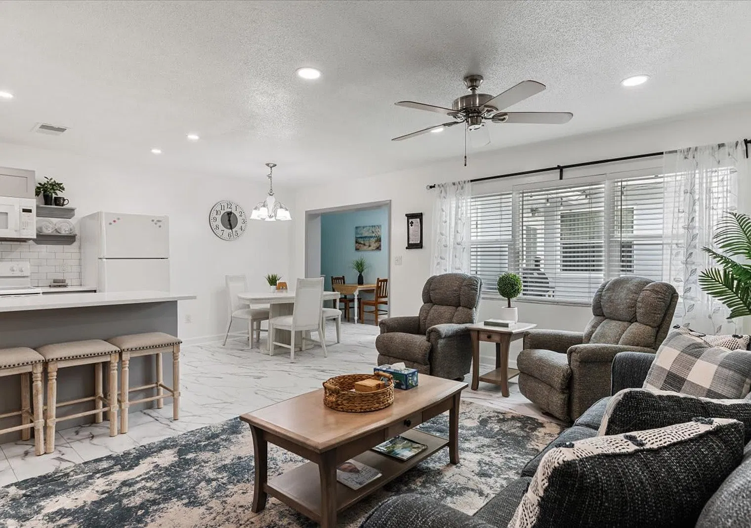 3 bed, 2.0 bath, 1765 sqft, $5,016 — Photo 4
