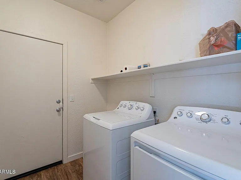 1061 S Hawk Ln — Photo 22