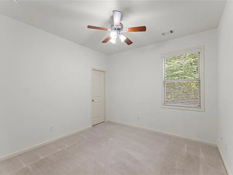 2770 Prado Ln — Photo 32