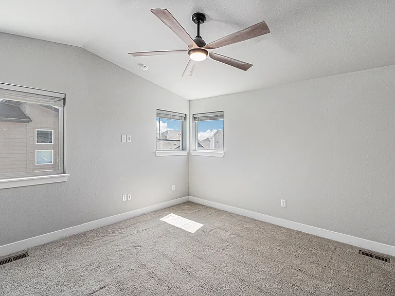 6019 Denys Dr — Photo 27