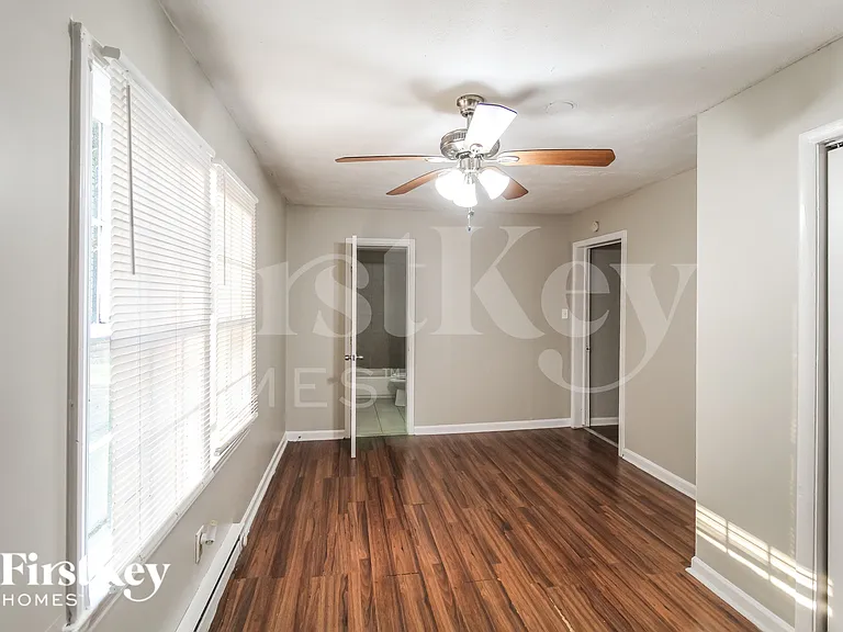 1823 Lee St — Photo 8