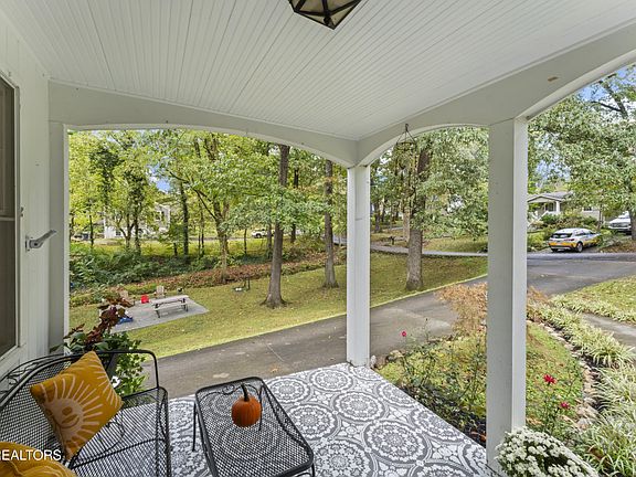 5th image of 3324 Fountain Park Blvd