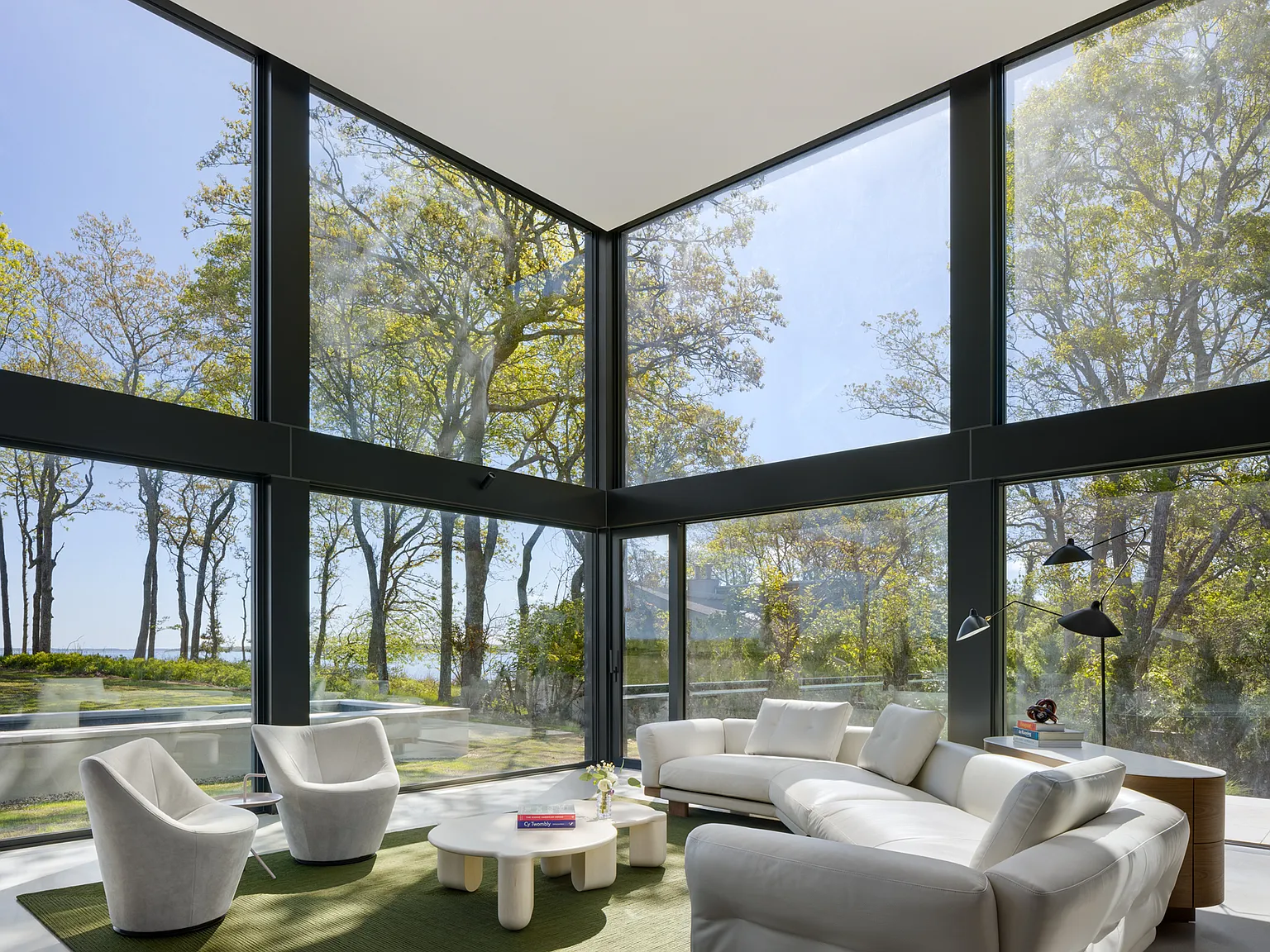 Architectural Bayfront Masterpiece — Photo 4