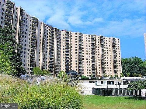 1st image of 205 Yoakum Pkwy Unit 519