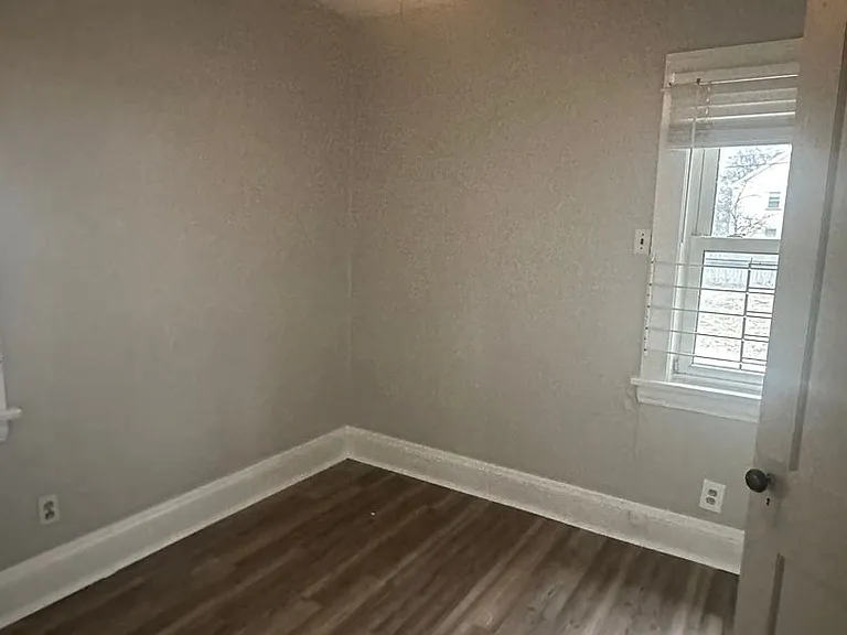 12801 Farringdon Ave — Photo 6