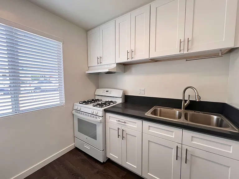 2223 Dunlop St — Photo 3