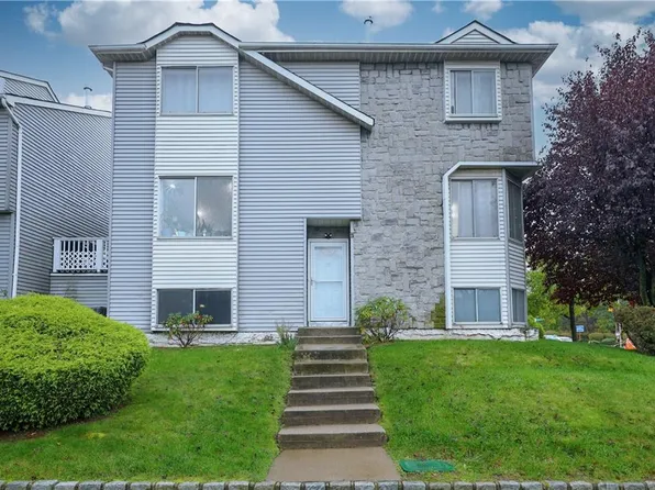 15 Regal Walk, Staten Island, NY 10303