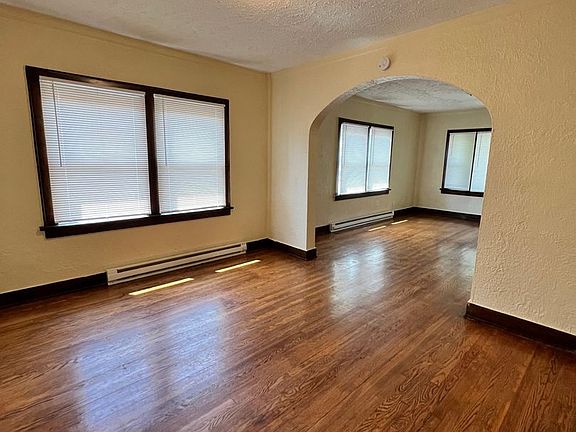 4th image of 2422-24 Benderwirt Ave #2424-4