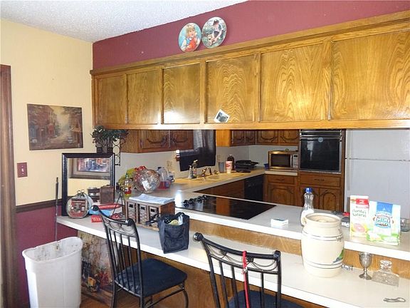 5th image of 210 Cedar Ave