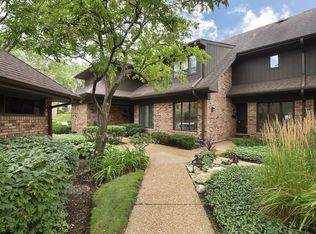 3911 Mission Hills Rd, Northbrook, IL 60062