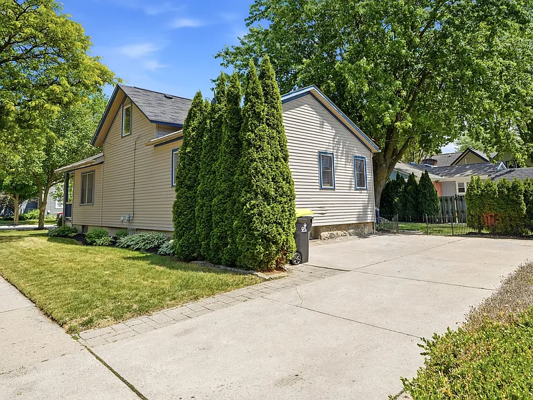 302 Yerkes St — Photo 46