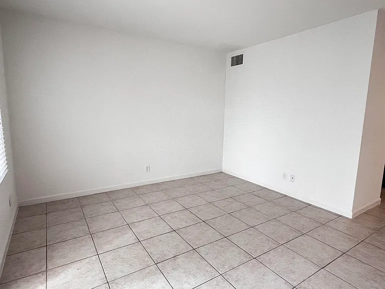 4529 NE 21st Ave #3 — Photo 3